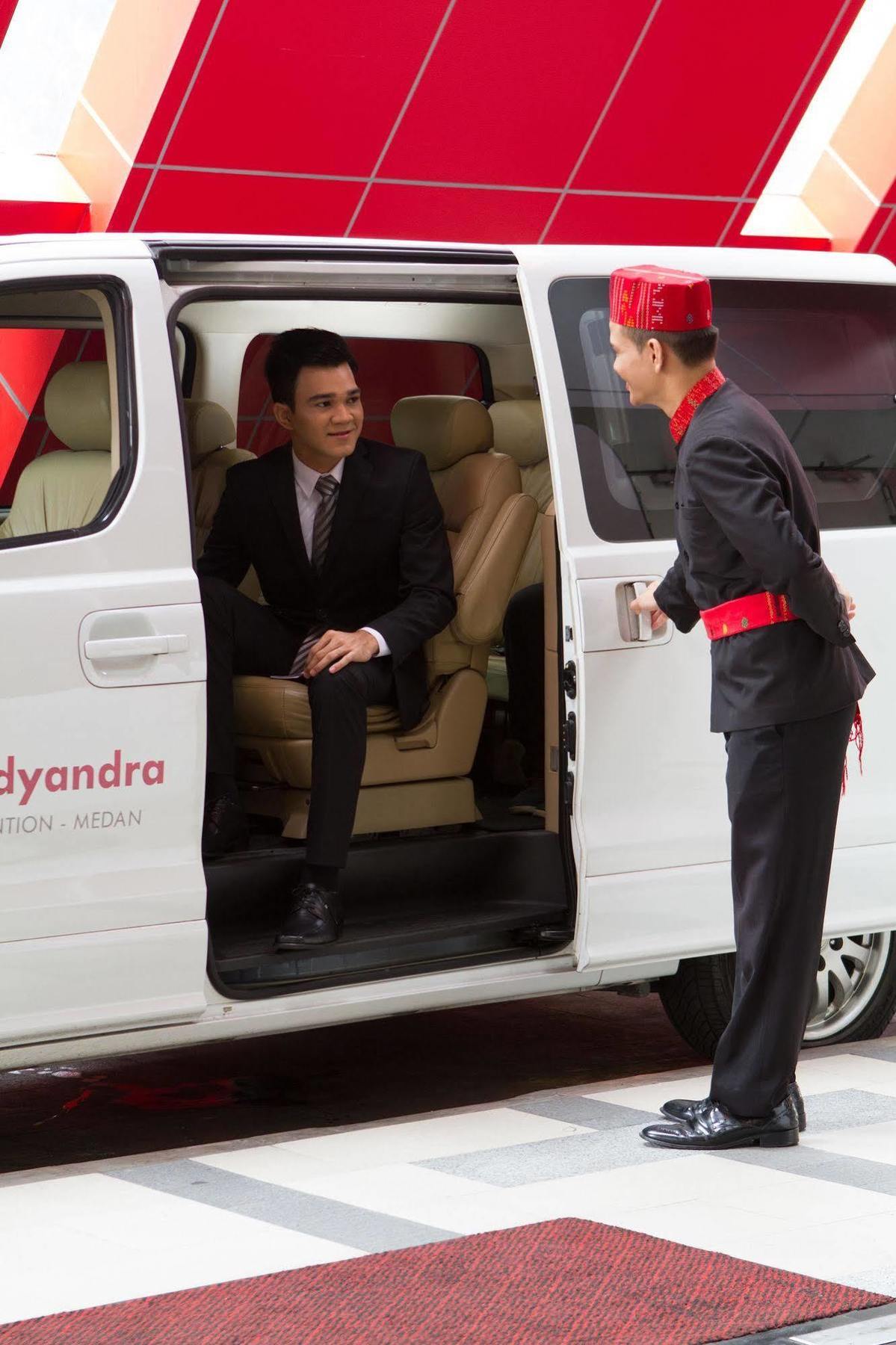 Santika Premiere Dyandra Hotel&Convention - Medan Exterior foto